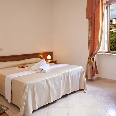 Garden Hotel 3*