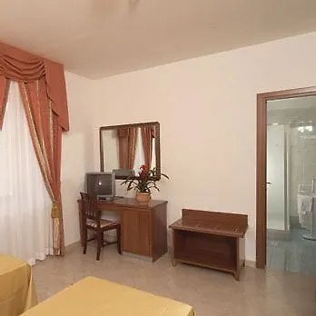 Garden Hotel 3*
